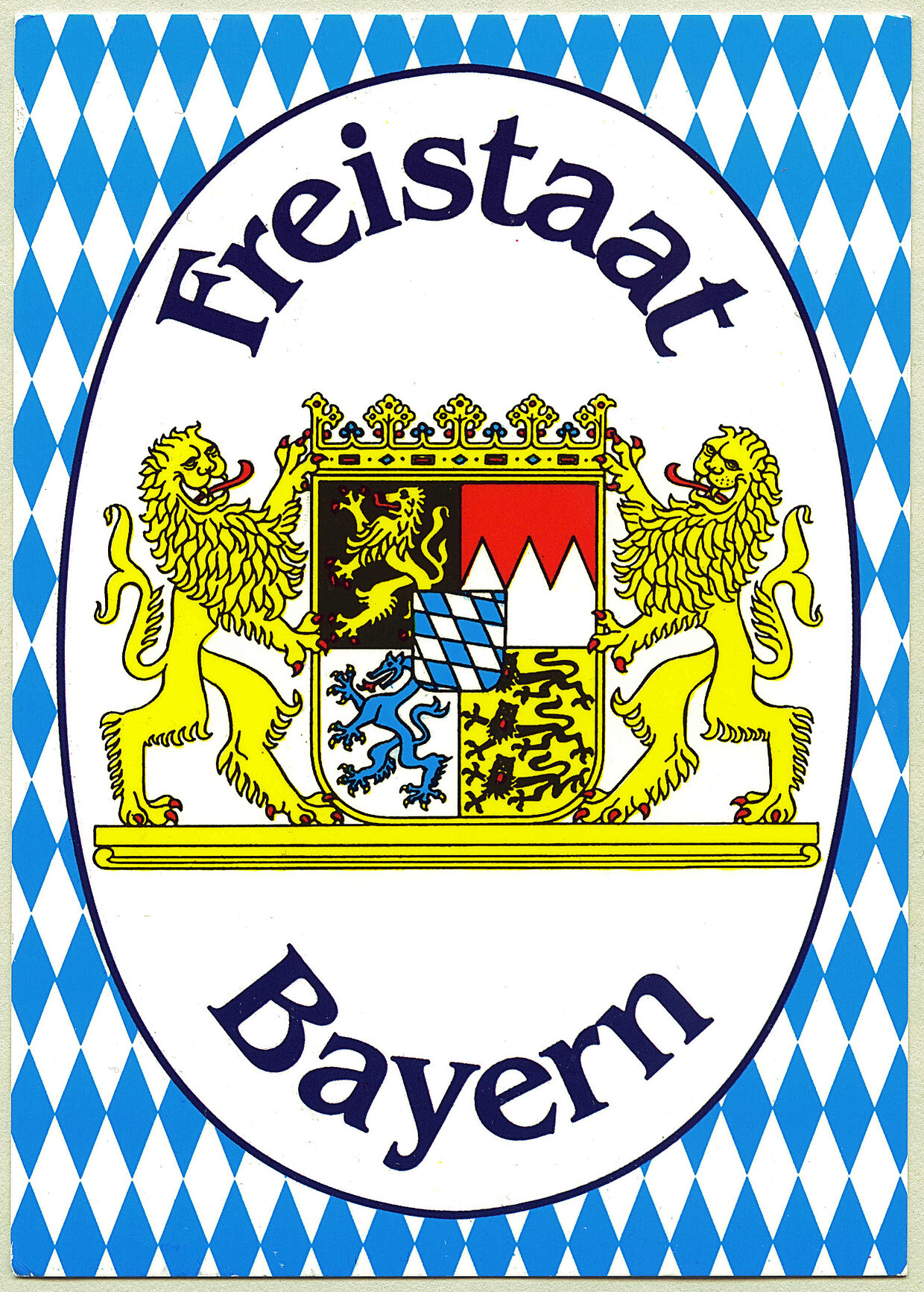 Quelle 1: Eine Postkarte mit dem großen bayerischen Staatswappen und den Landesfarben des Freistaats Bayern.