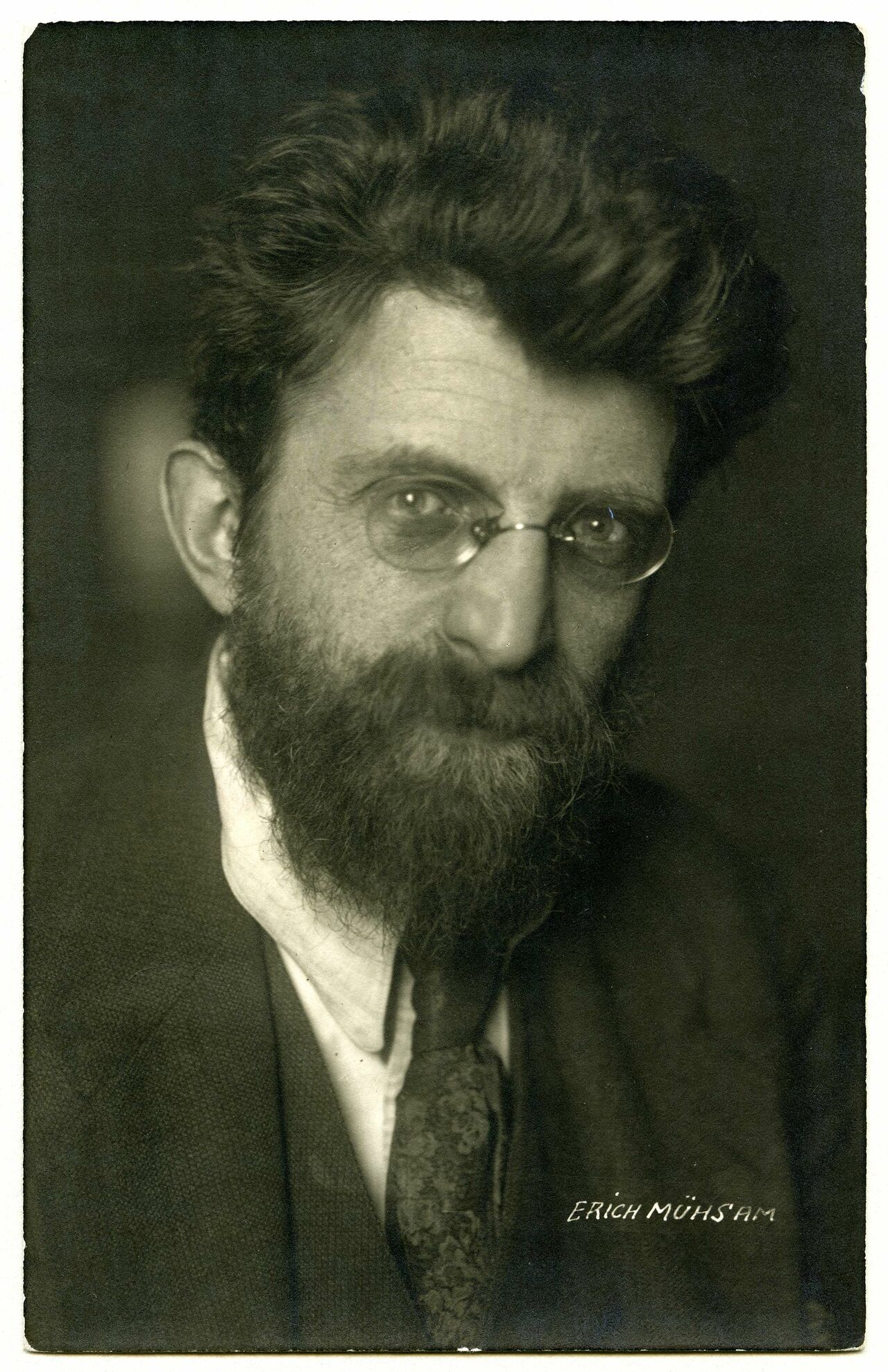 Erich Mühsam (1878-1934), Führendes Mitglied der Münchner Spartakusgruppe, Postkarte / Fotografie, November 1918