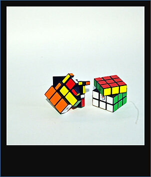 Spiele mit logischem Hintergrund sind sehr beliebt bei den Jugendlichen, ein Beispiel dafür ist der Zauberwürfel.