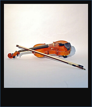 Musikalische Bildung für die Konservativ-Bürgerlichen wichtig, und aus diesem Grund spielen die Jugendlichen oft „klassische“ Instrumente, wie die Geige.