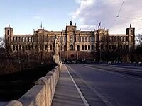 Westfassade des Maximilianeums