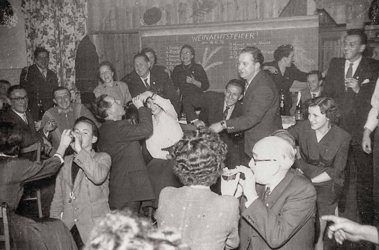 Trinkspiele auf einer Feier des Gesangsvereins Weidenberg