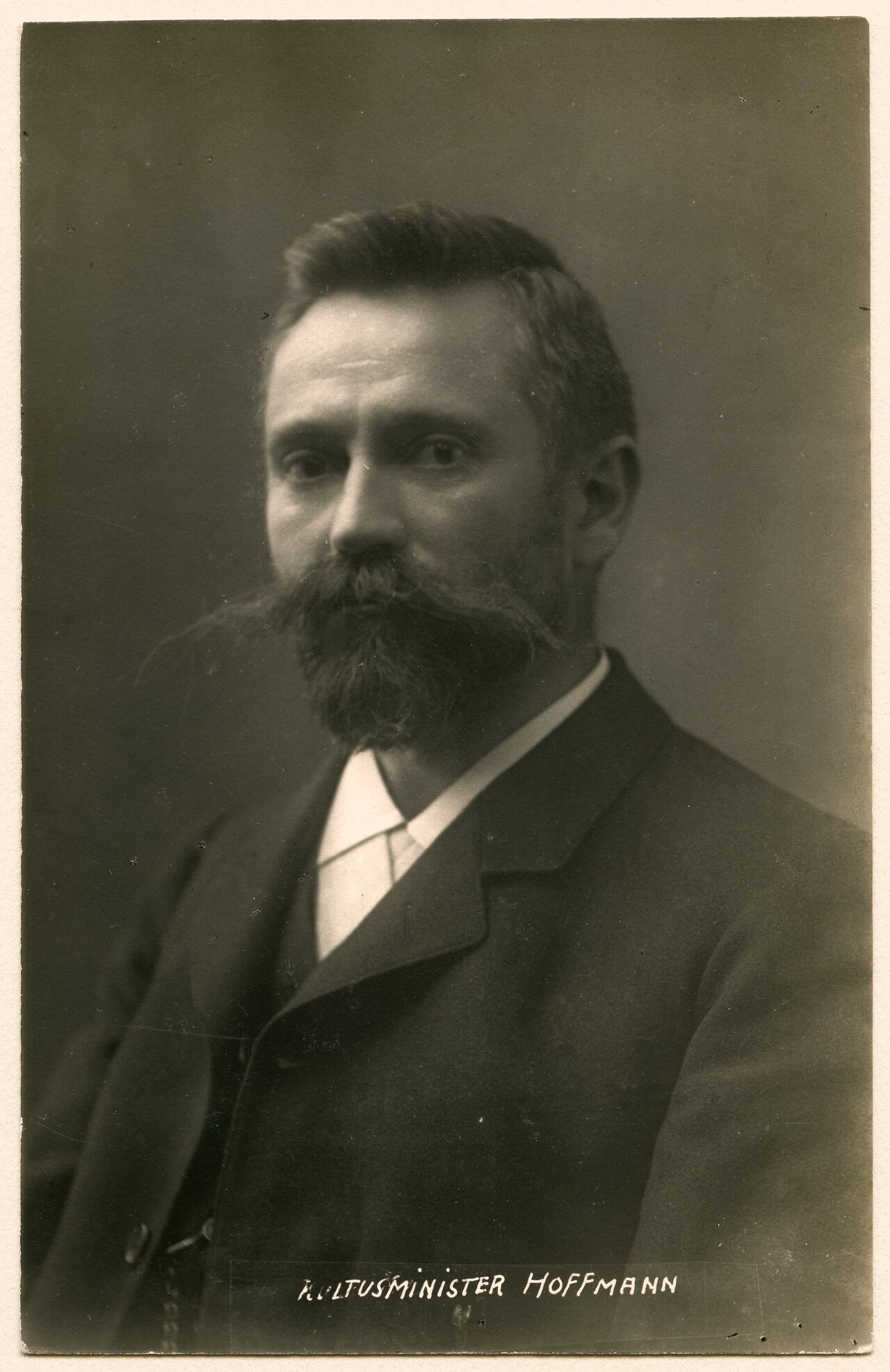 Postkarte mit dem Bildnis des bayerischen Kultusministers Johannes Hoffmann (1867-1930), Postkarte / Fotografie, Heinrich Hoffmann, November 1918