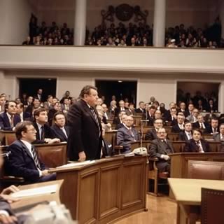 Franz Josef Strauß nimmt die Wahl zum Ministerpräsidenten an